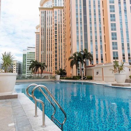 Reddoorz Premium @ Venice Luxury Bgc 2 Makati City Exterior foto