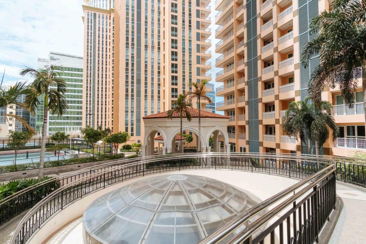 Reddoorz Premium @ Venice Luxury Bgc 2 Makati City Exterior foto