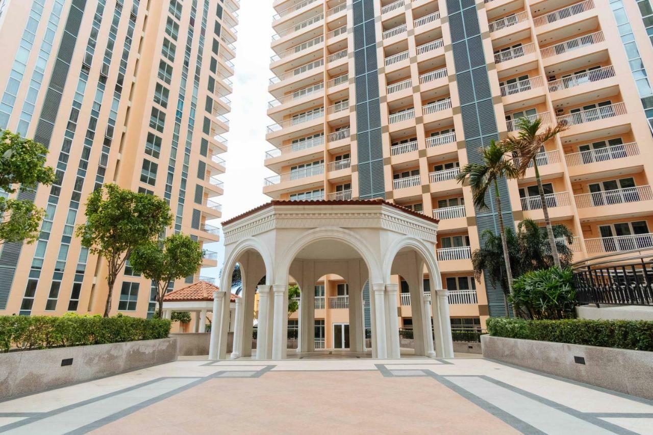 Reddoorz Premium @ Venice Luxury Bgc 2 Makati City Exterior foto